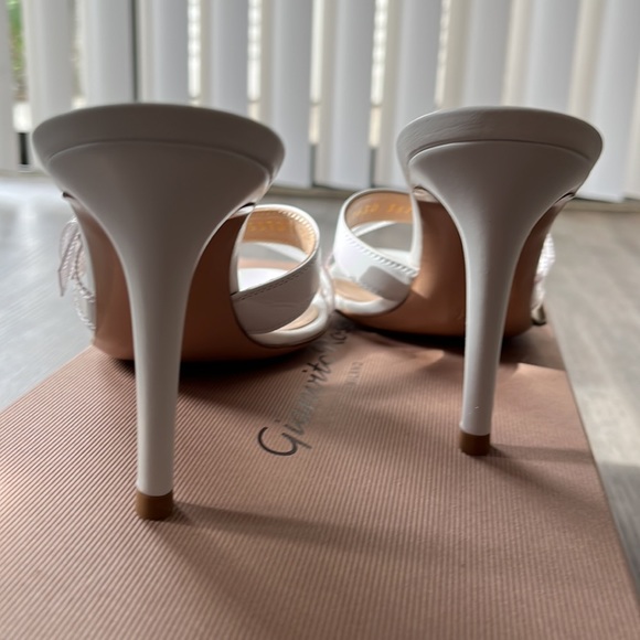 White heels - Picture 3 of 11